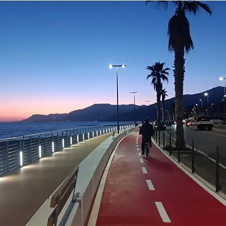 La Roja Grand Apartement Luxury 3 Bedrooms Apartment *