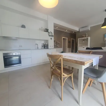 Apartment La Roja Grand Apartement Luxury 3 Bedrooms Ventimiglia