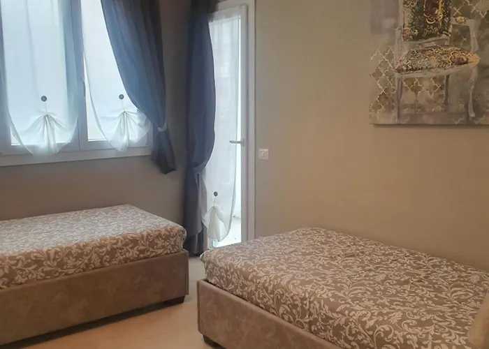 La Roja Grand Luxury 3 Bedrooms *