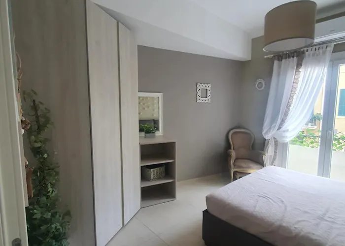 La Roja Grand Luxury 3 Bedrooms Apartmán *