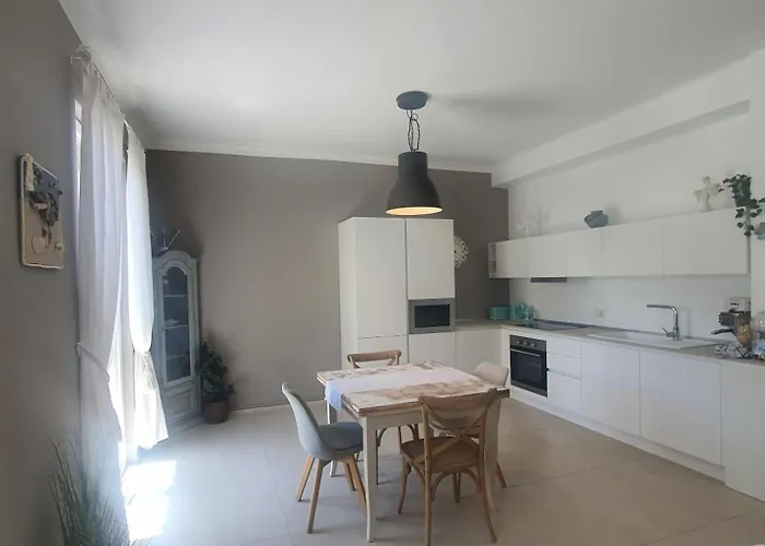 La Roja Grand Luxury 3 Bedrooms Апартаменты