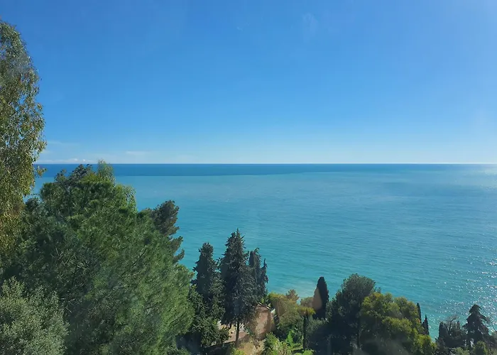 Апартаменты La Roja Grand Luxury 3 Bedrooms Вентимилья