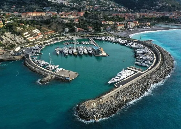 La Roja Grand Luxury 3 Bedrooms