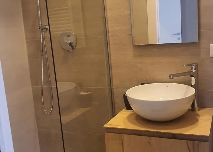 La Roja Grand Luxury 3 Bedrooms Апартаменты *