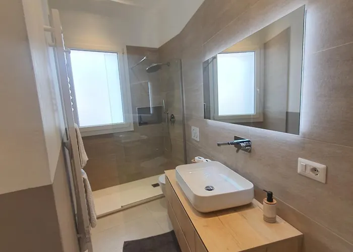 La Roja Grand Luxury 3 Bedrooms
